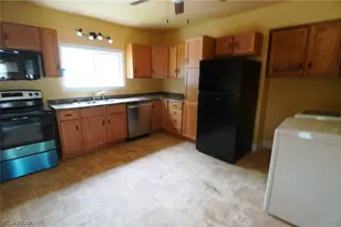 415 N 8th St, Cambridge, OH 43725 - Photo 12