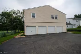 2551 Royal County Down, Uniontown, OH 44685 - Photo 4