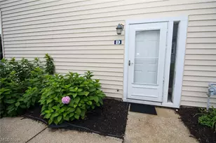 2551 Royal County Down, Uniontown, OH 44685 - Photo 2