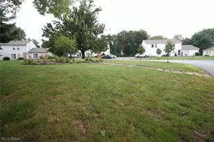 2551 Royal County Down, Uniontown, OH 44685 - Photo 32