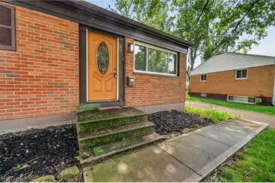 2514 Regentview Street NE, Canton, OH 44705 - Photo 4