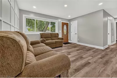 2514 Regentview Street NE, Canton, OH 44705 - Photo 8