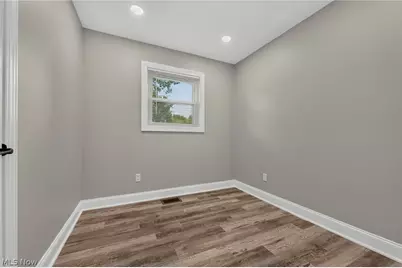 2514 Regentview Street NE, Canton, OH 44705 - Photo 16