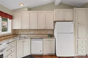 32647 Deerspring Ct, North Ridgeville, OH 44039 - Photo 22