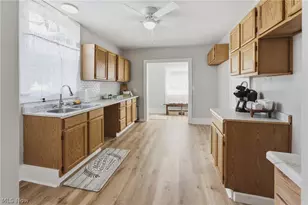 284 E Park Ave, Barberton, OH 44203 - Photo 16