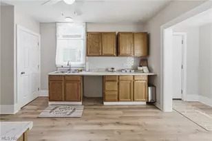 284 E Park Ave, Barberton, OH 44203 - Photo 18