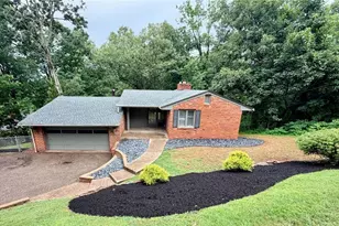 132 Hillcrest Dr, Marietta, OH 45750 - Photo 2