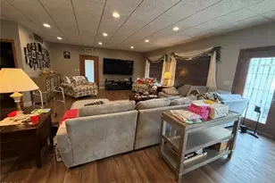 3174 Pennsylvania Ave, Weirton, WV 26062 - Photo 6