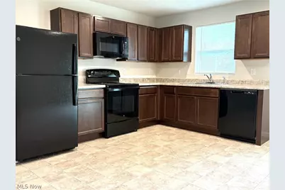 210 Raintree Lane, Painesville, OH 44077 - Photo 2