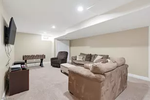 882 Queens Gate Way, Wadsworth, OH 44281 - Photo 32