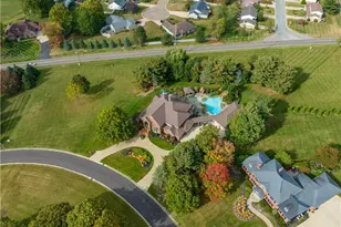 2389 Amberwood Cir NE, Massillon, OH 44646 - Photo 2