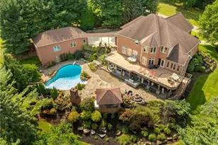 2389 Amberwood Cir NE, Massillon, OH 44646 - Photo 4