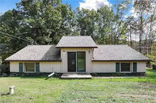 852 Wallace Rd, Little Hocking, OH 45742 - Photo 2