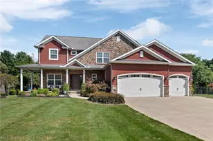 13345 Williamsburg Ave NW, Uniontown, OH 44685 - Photo 2