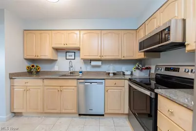 12500 Edgewater Drive #303, Oakwood, OH 44107 - Photo 16