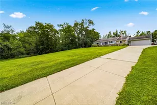 219 W Mennonite Rd, Aurora, OH 44202 - Photo 2