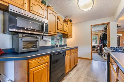 1431 Pin Oak Drive, Akron, OH 44312 - Photo 18