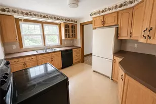 409 E Main St, Madison, OH 44057 - Photo 6