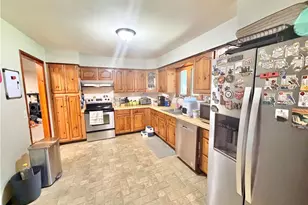 728 Hazelwood Dr, Vermilion, OH 44089 - Photo 4