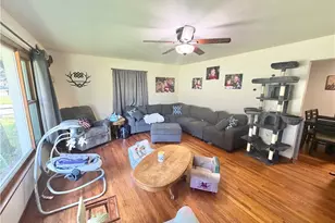 728 Hazelwood Dr, Vermilion, OH 44089 - Photo 2