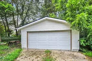 950 Haynes St, Akron, OH 44307 - Photo 32
