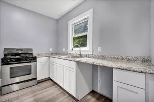 950 Haynes St, Akron, OH 44307 - Photo 8