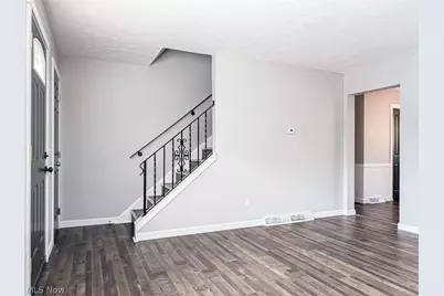 290 Lincoln Street SW, Hartville, OH 44632 - Photo 4