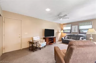 380 Naples Dr, Elyria, OH 44035 - Photo 10