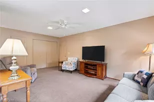 380 Naples Dr, Elyria, OH 44035 - Photo 8