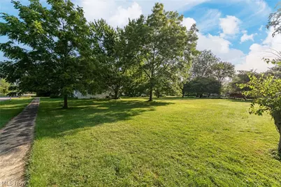 649 Sheffield Road, Sheffield Lake, OH 44054 - Photo 4