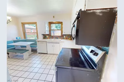 615 Edison Street, Struthers, OH 44471 - Photo 8