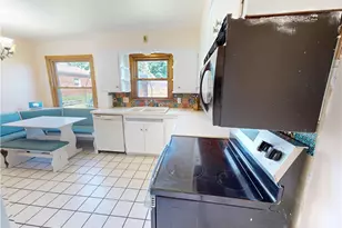 615 Edison St, Struthers, OH 44471 - Photo 8
