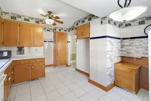 1078 Oakland Ave, Akron, OH 44310 - Photo 16