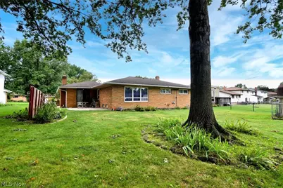 5669 Beacon Hill Drive, Green Hills, OH 44131 - Photo 8
