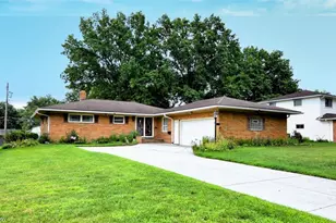 5669 Beacon Hill Dr, Green Hills, OH 44131 - Photo 2