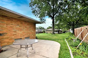 5669 Beacon Hill Dr, Green Hills, OH 44131 - Photo 6