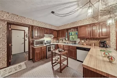4188 Idlebrook Drive, Akron, OH 44333 - Photo 8