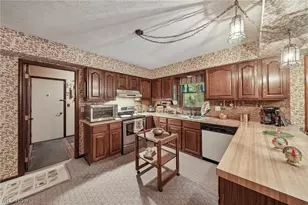 4188 Idlebrook Dr, Akron, OH 44333 - Photo 8