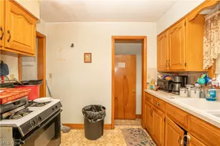 246 E Ralston Ave, Akron, OH 44301 - Photo 6