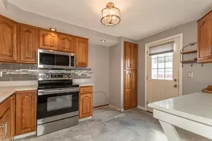 7427 Noble Ct, Mentor, OH 44060 - Photo 4