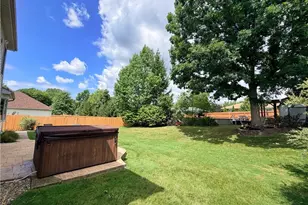 2975 Vincent Dr, Green Hills, OH 44131 - Photo 10