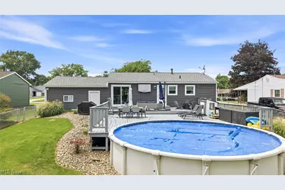 723 Dresden Drive, Hubbard, OH 44425 - Photo 2