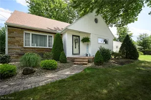 189 36th St SW, Barberton, OH 44203 - Photo 2