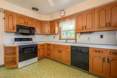 189 36th Street SW, Barberton, OH 44203 - Photo 16