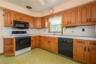 189 36th St SW, Barberton, OH 44203 - Photo 16