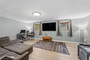 430 Hilltop Dr, Doylestown, OH 44230 - Photo 2