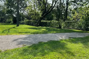784 Rosamond Ave, Akron, OH 44307 - Photo 2