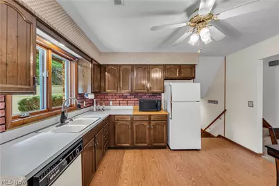 3666 Sleepy Hollow Road, Brunswick Hills, OH 44212 - Photo 12