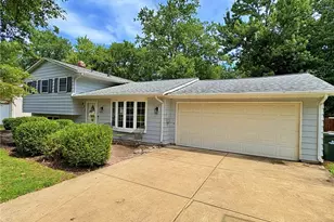 873 W Shore Blvd, Sheffield Lake, OH 44054 - Photo 2