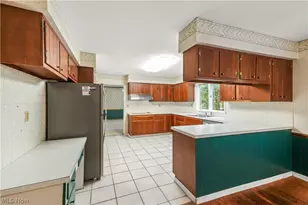 1091 Nina Ln, Akron, OH 44333 - Photo 8